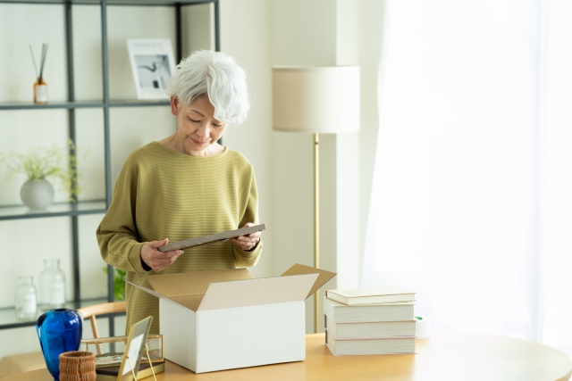 自分で遺品整理するメリット・デメリット｜業者依頼との違いを徹底比較