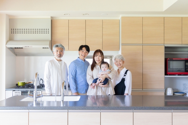 遺品整理と相続の関係｜勝手に処分していいの？注意点を解説